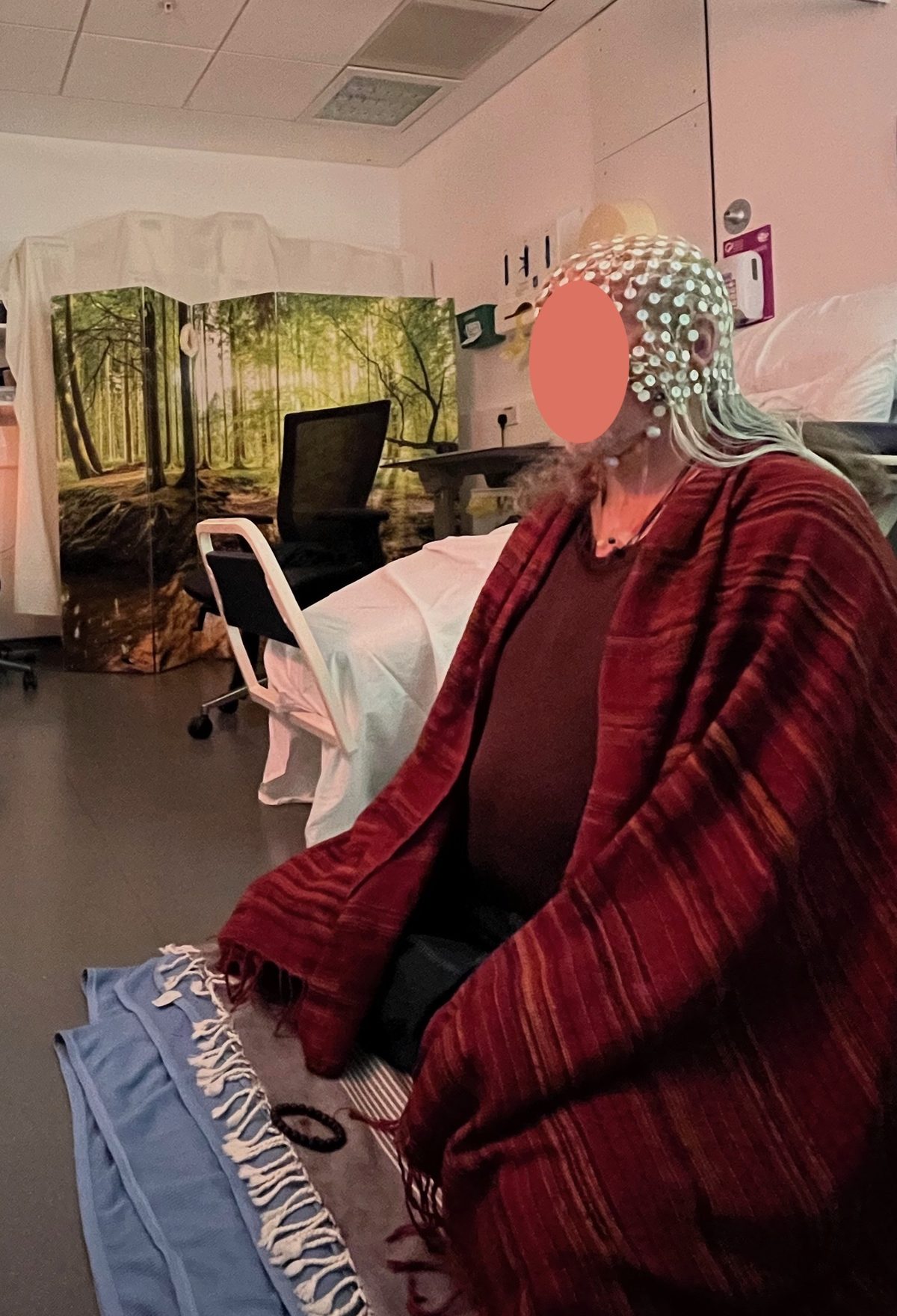 Una sesión de neurofenomenología con EEG en el laboratorio.